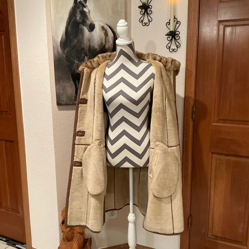 Brown suede faux fur trenchcoat - Picture 4 of 11